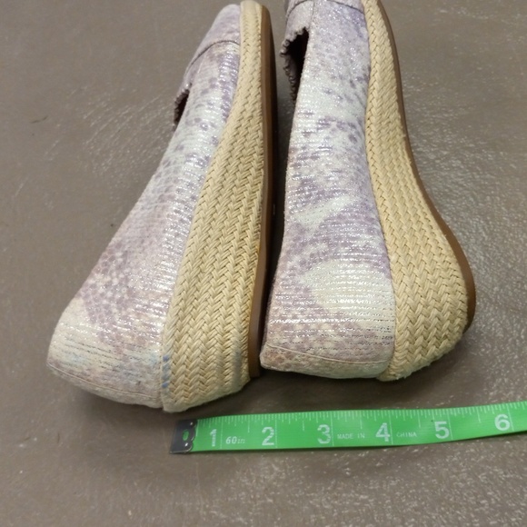 Gentle Souls by Kenneth Cole Cream& Lavender with Silver Shimmer Open Toe Wedges - Picture 9 of 13